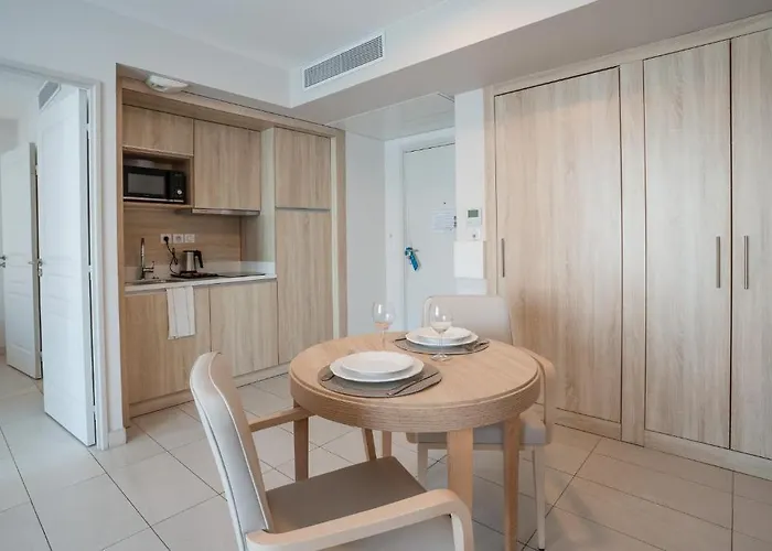 Lägenhetshotell Zenitude Residences 4*